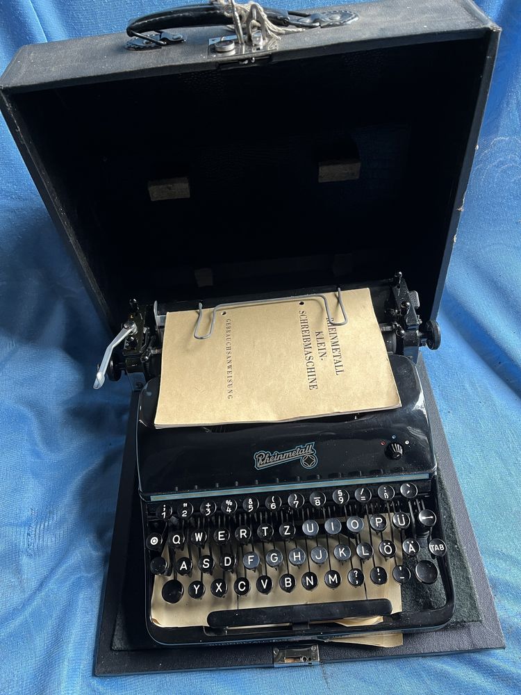 Печатна друкарська машинка з німецьким шрифтом