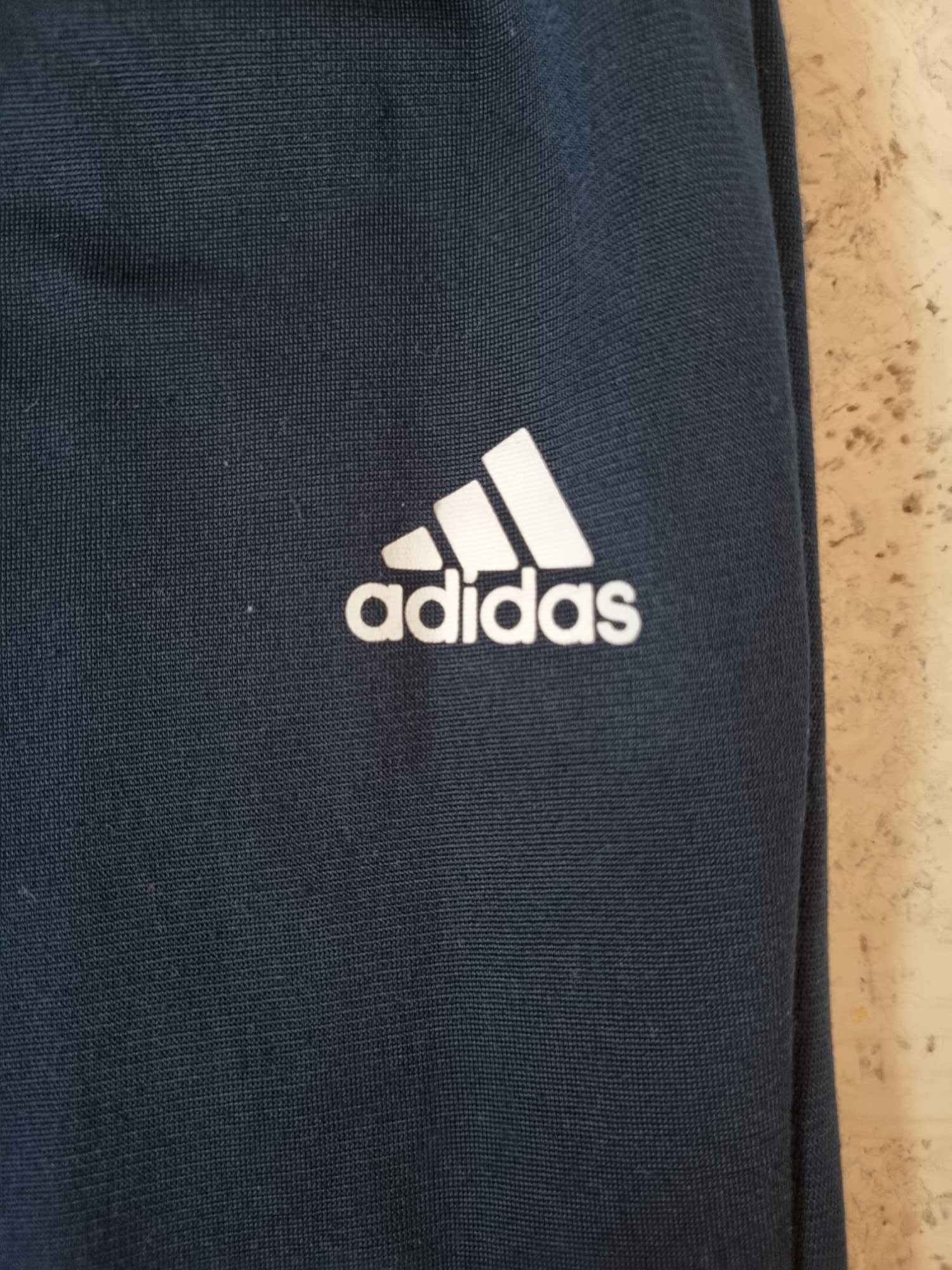 Спортивные штаны ф-мы Adidas р. 140 -146, синие, состояние новых