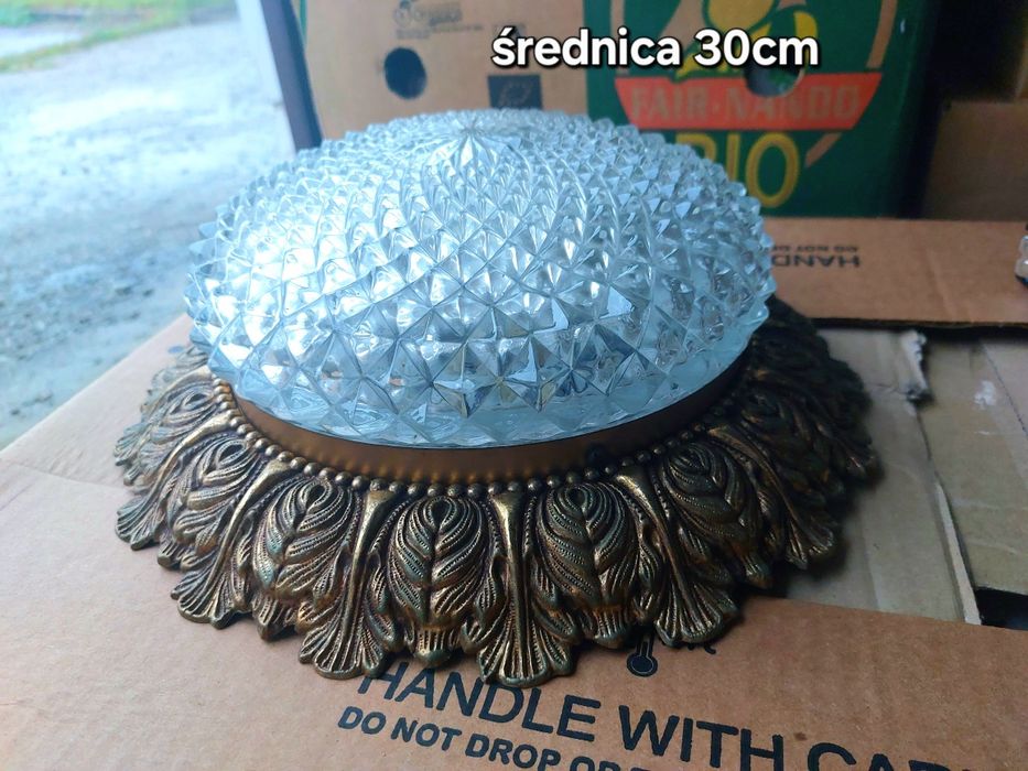 Stary , duży plafon, lampa sufitowa