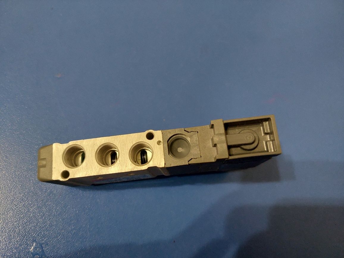 Розподільик camozzi en531-16-pn3