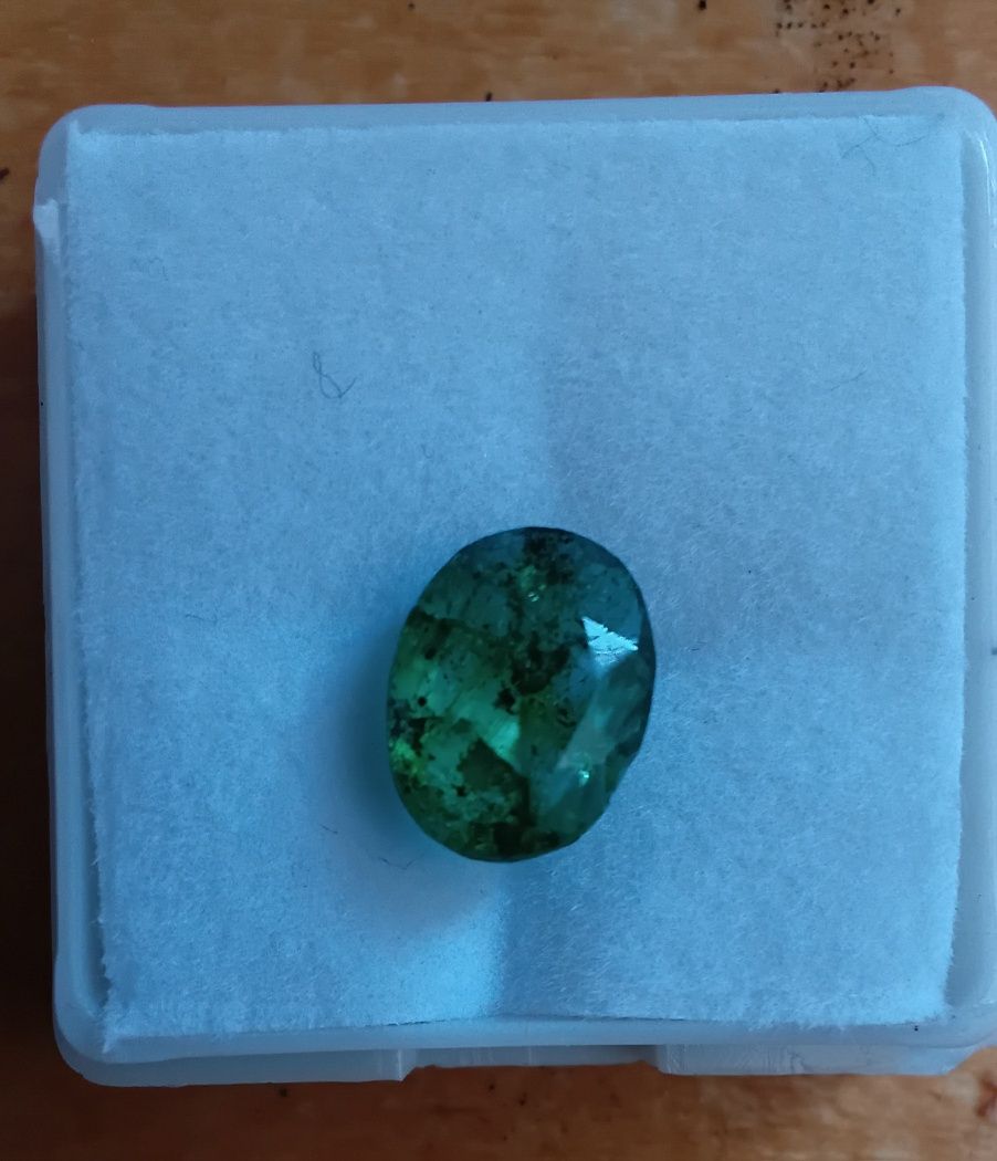Esmeralda Colombiana Certificada com 2.25 Ct