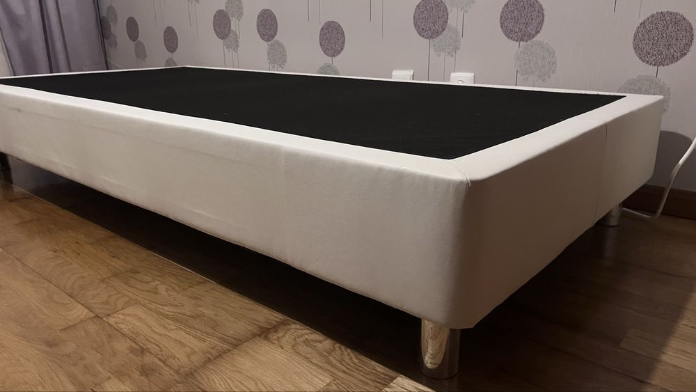 Cama sommier branco solteiro