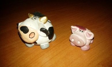 Figurki-krówka i świnka.