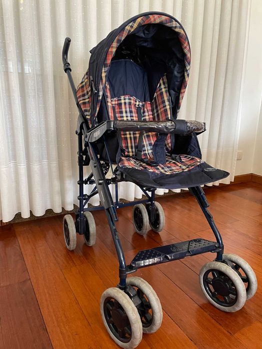 Carrinho de passeio de bebé