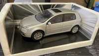 Коллекционная модель 1:18 Volkswagen Golf 5