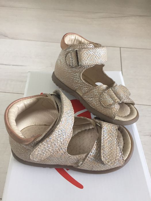 Sandałki roczki firma Emel