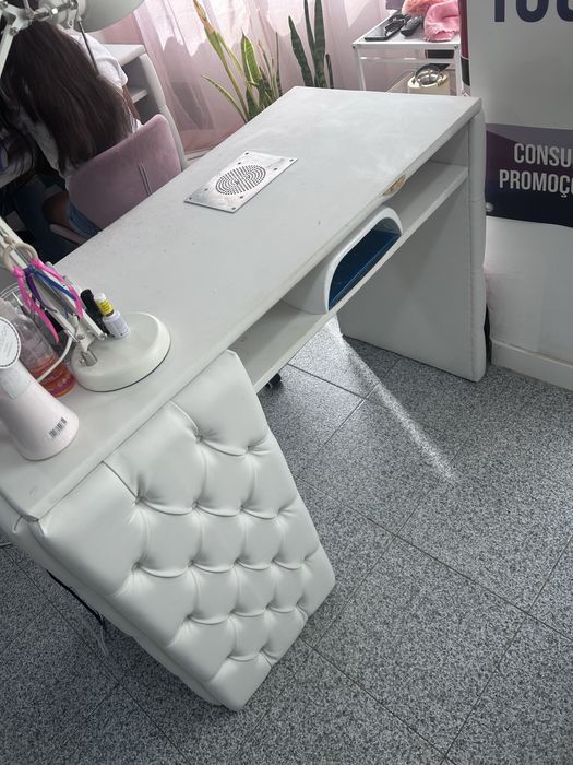 Mesa de manicure com aspiracao incluida