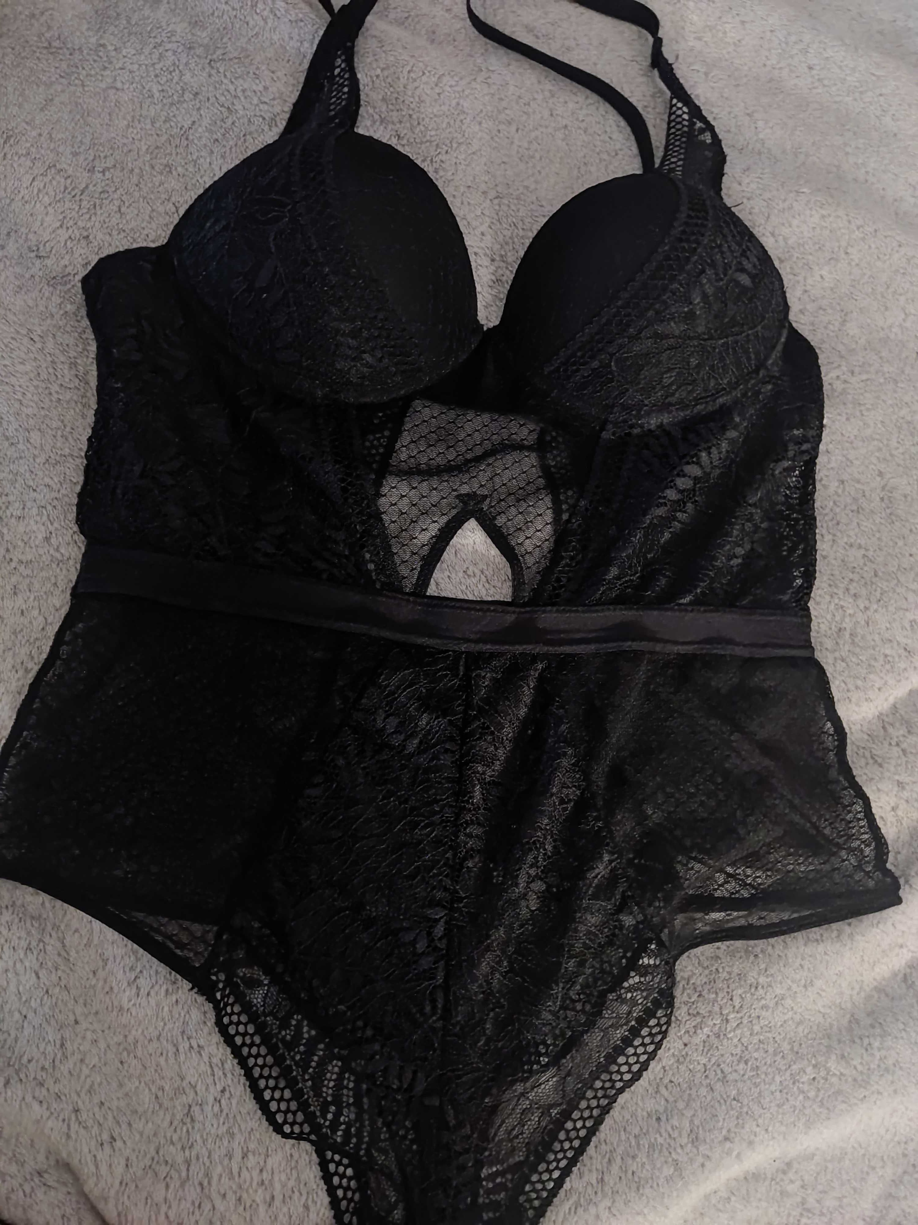 Piękne nowe koronkowe body