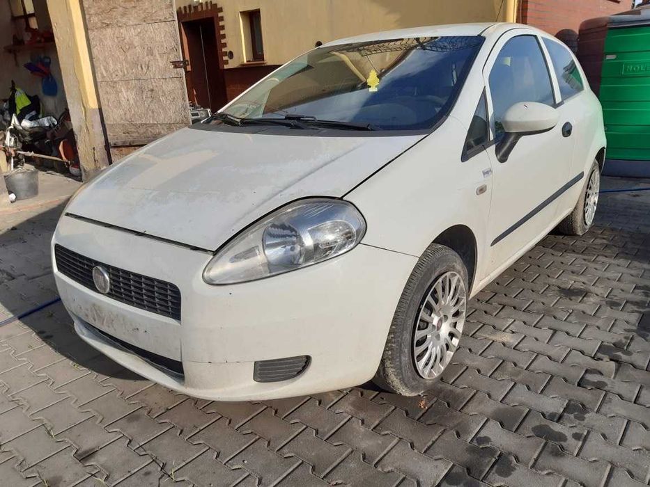 Fiat Grande Punto Lampy   klapa drzwi Kod lakier 296/A