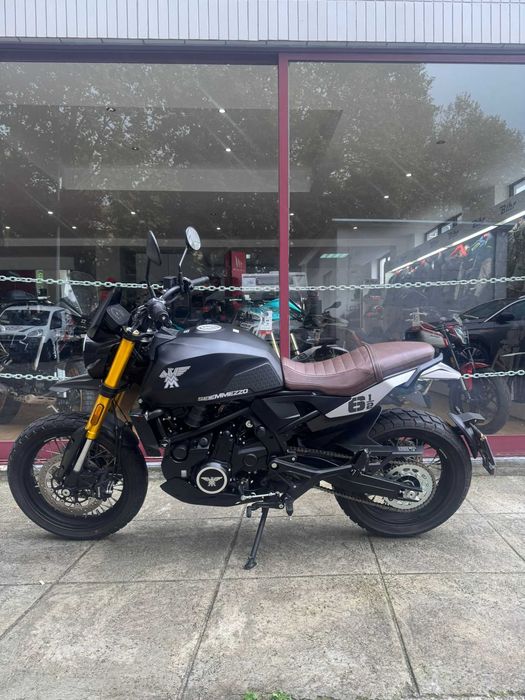 MOTO MORINI SEIEMMEZZO SCR 2025