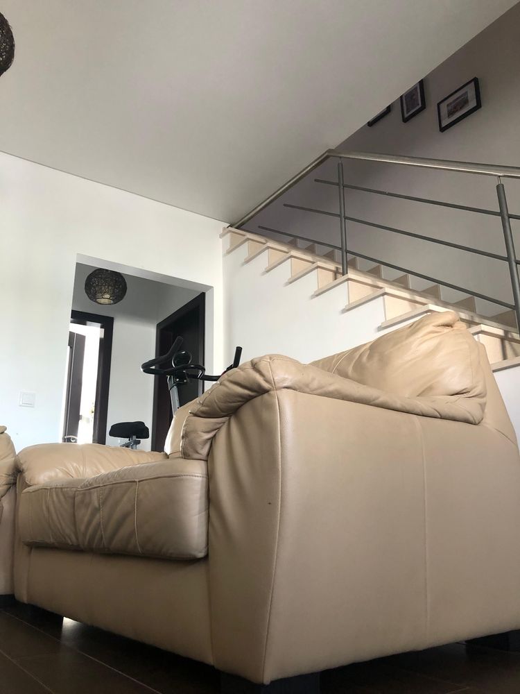 2 Sofas em pele Para Desocupar Urgente