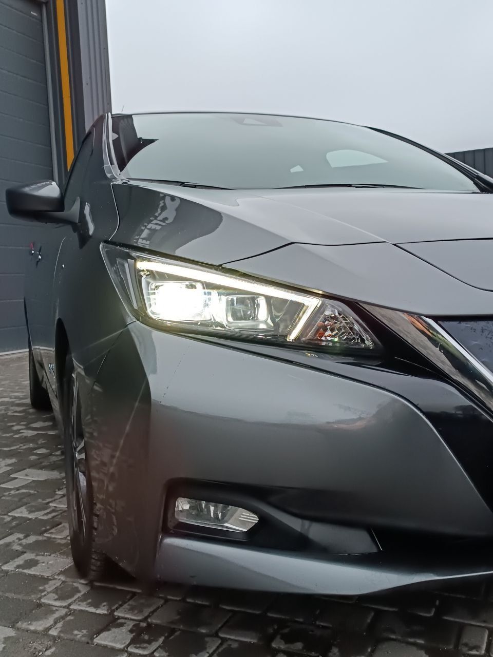 Nissan leaf ze1 2021 SV