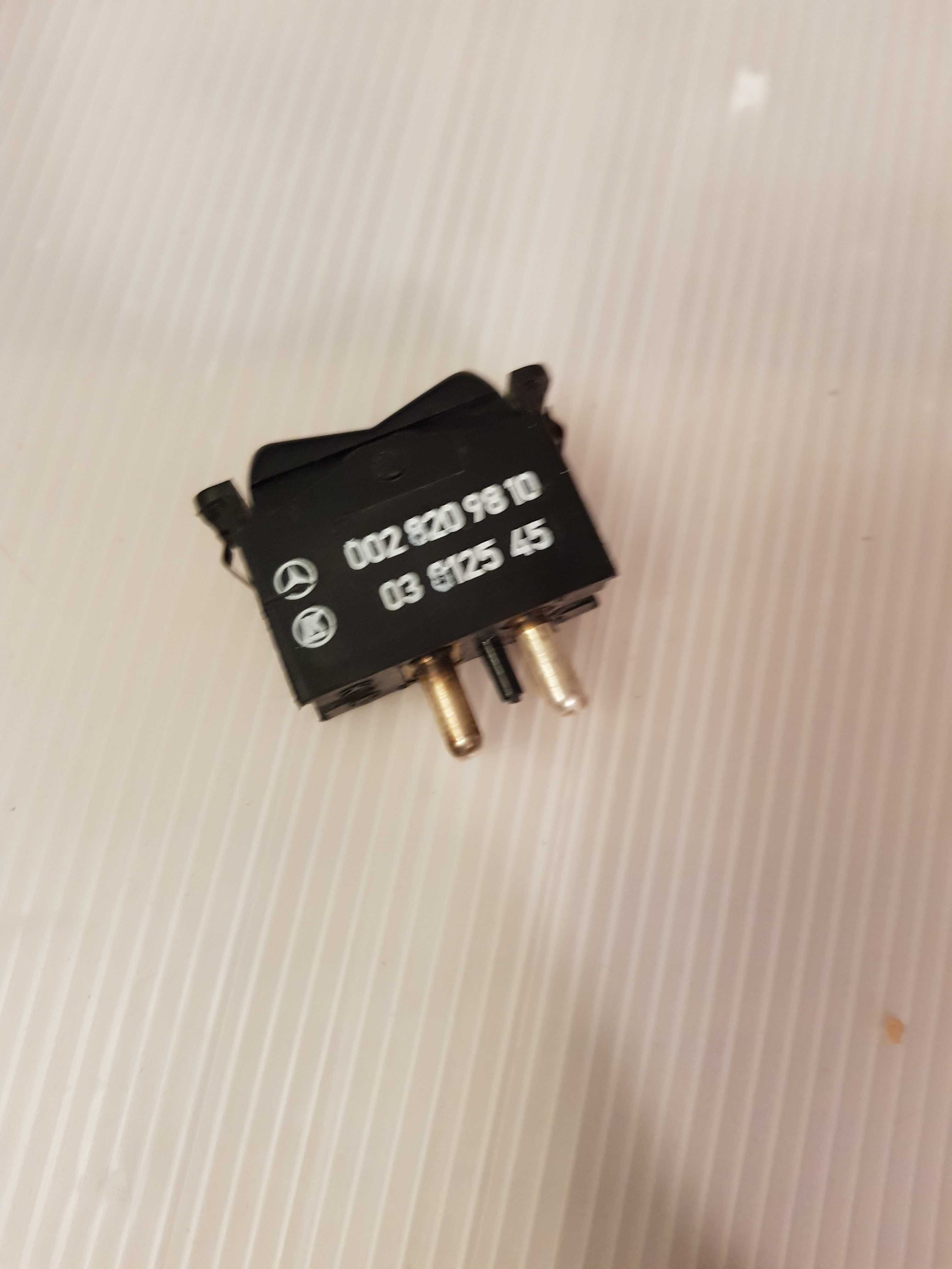 Włącznik anteny elektrycznej mercedes R107 SL