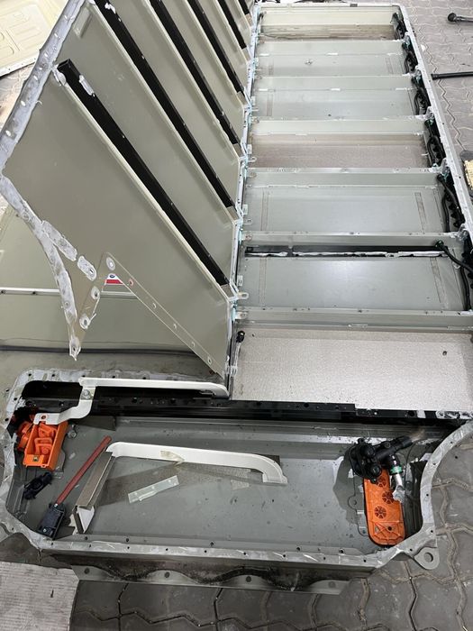 Корпус батареи Tesla S