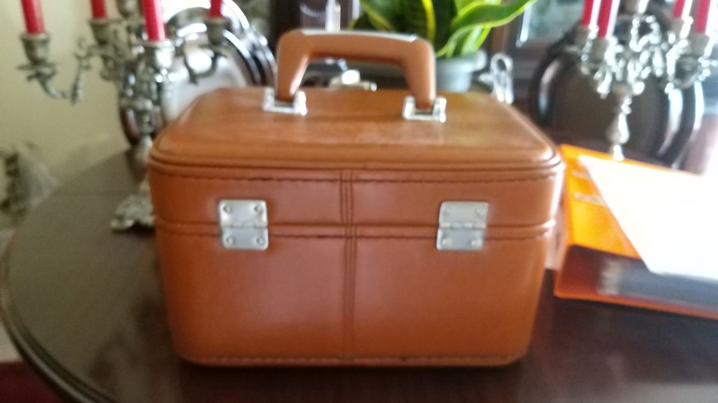 Vendo mala baú (chamada mala fim de seman)