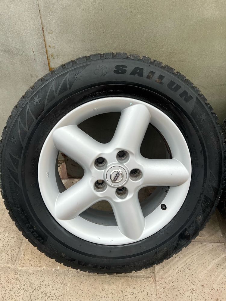 Диски з шинами Nissan x-trail Trafic opel vivaro 215/65 r16