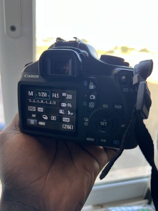 Camera profissional canon 1100D