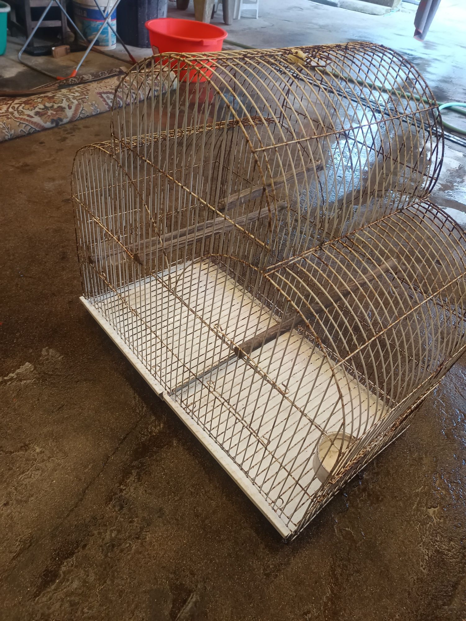 Vende se as duas gaiolas de pássaros