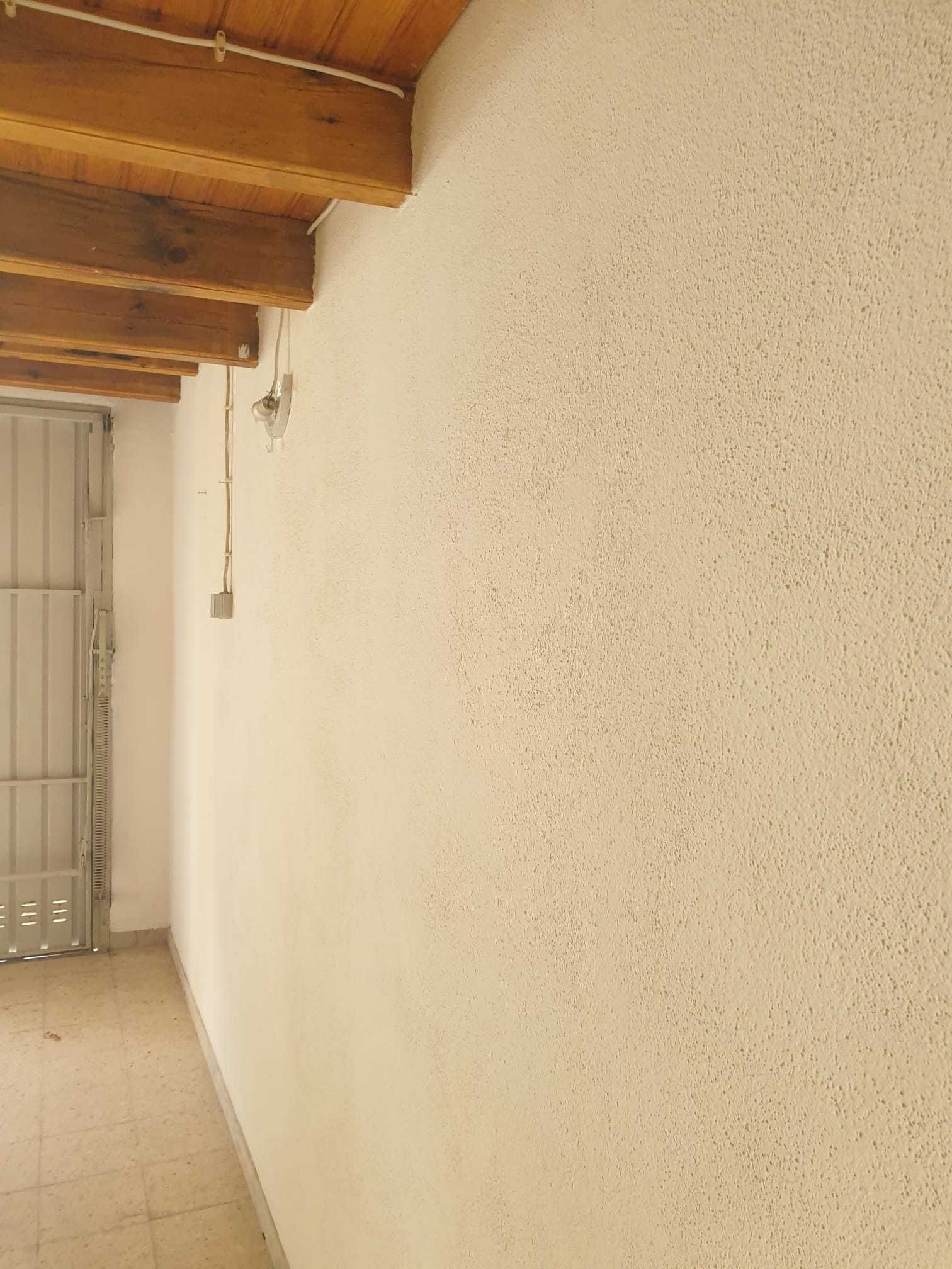 Garagem com espaço superior com espaço p/1 carro Mem Martins