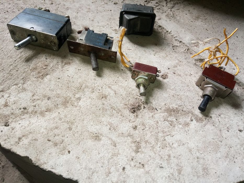 Тумблер, перемикачі двох- та трьохпозиційні