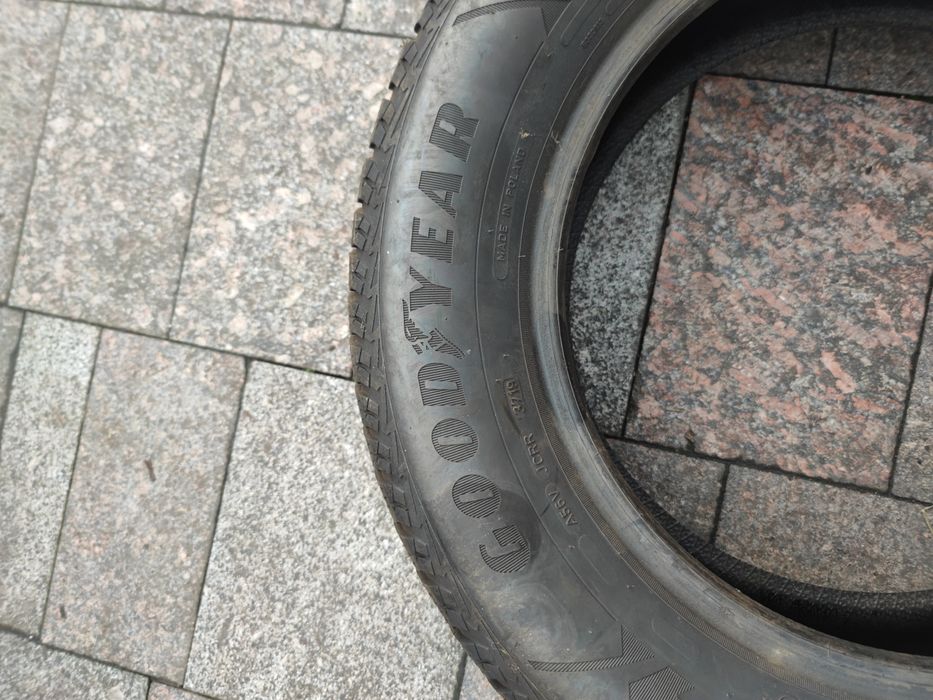 Зимова шина good year 215/65/16