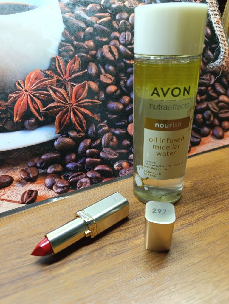 Помада   L'Oreal, мицеллярную воду для умывания