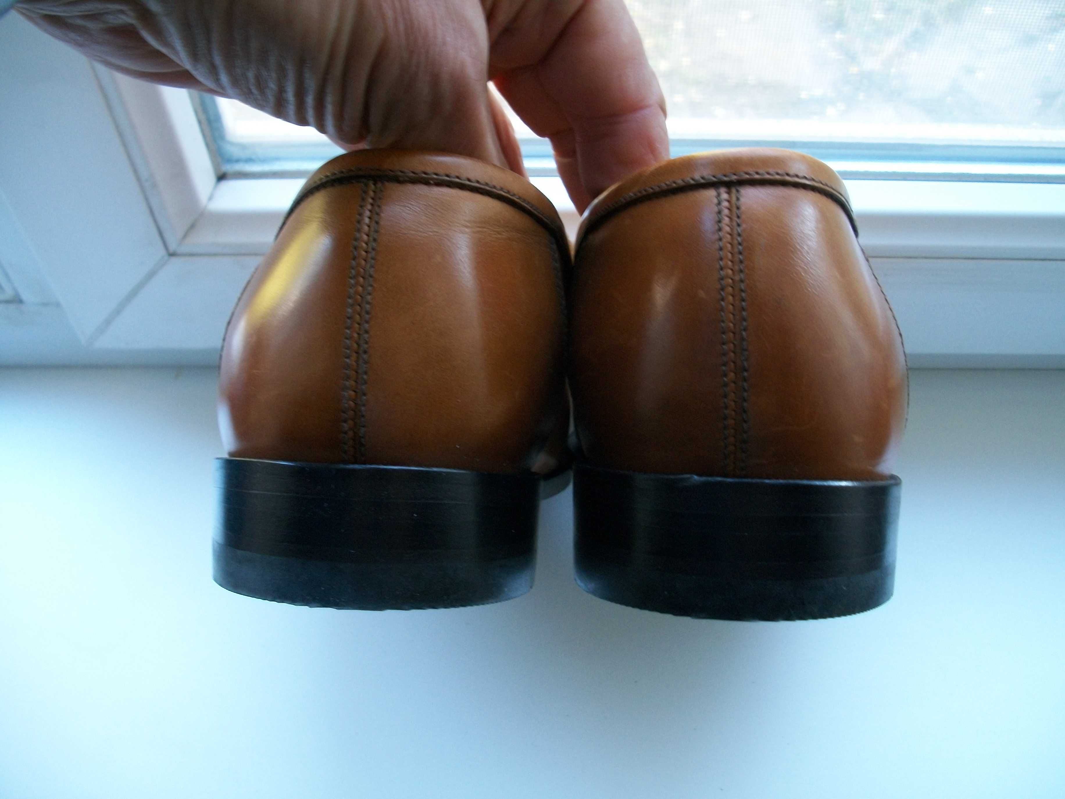 новые мокасины  Loake  43 р стелька 28 см Англия оригинал