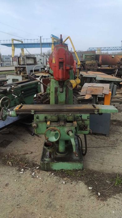 Продам фрезерний верстат