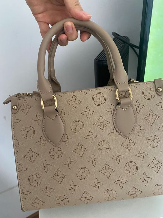 Bolsa feminina em bom estado