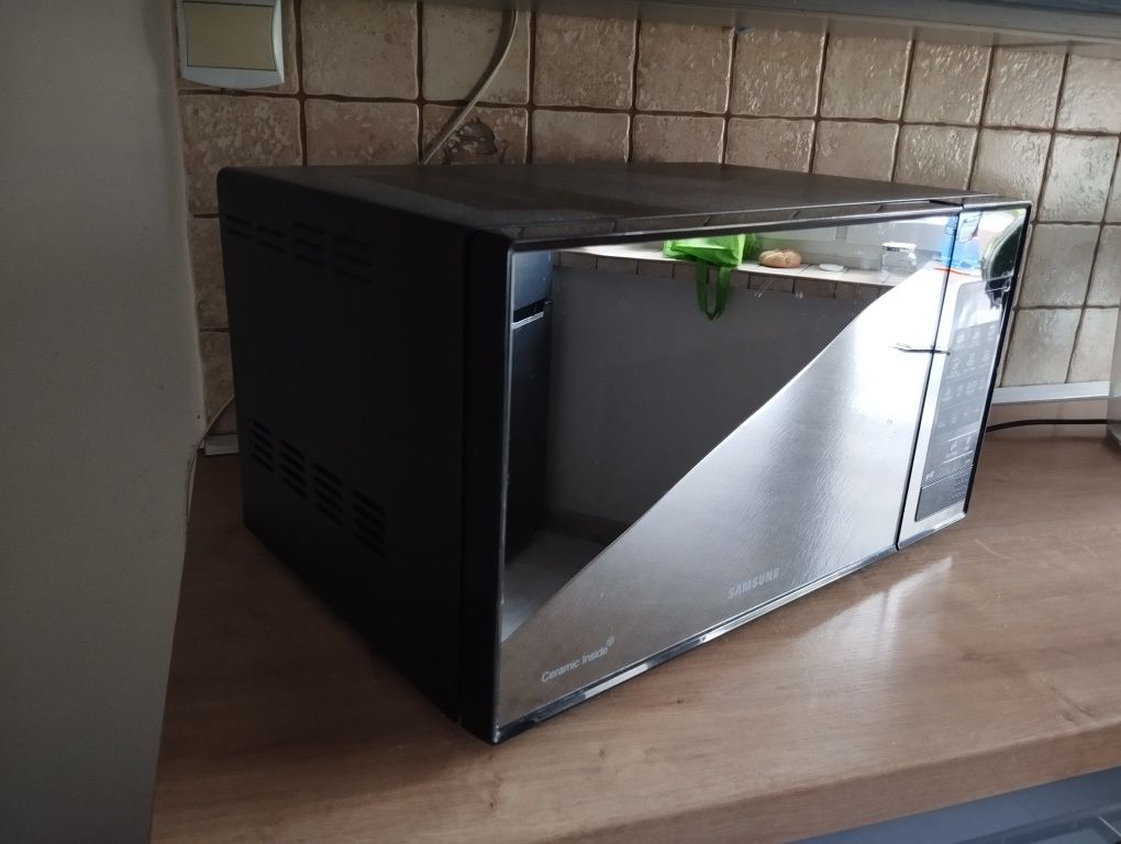 Kuchenka mikrofalowa Samsung GE83X