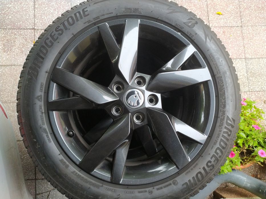 Oryginale felgi Skoda Lyra 17 cali opony zimowe Superb Octavia
