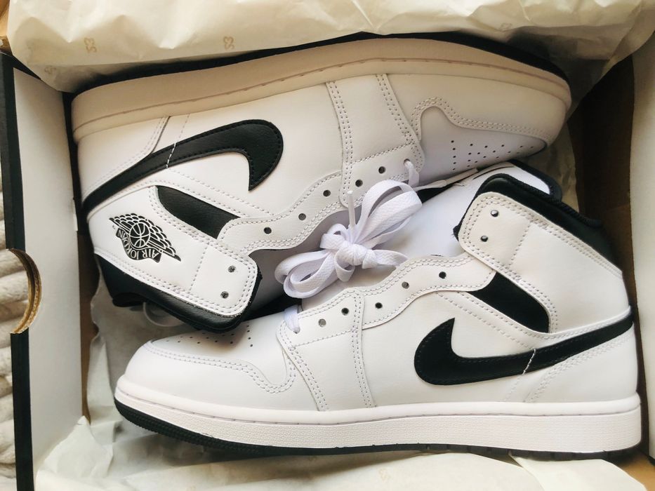Кросiвки NIKE AIR JORDAN 1 MID 'White/Black'
DQ8426-132