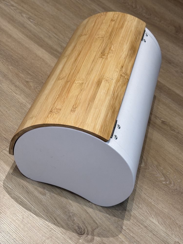 Chlebak biały z bambusową roletą w stylu DUKA, skandynawski design