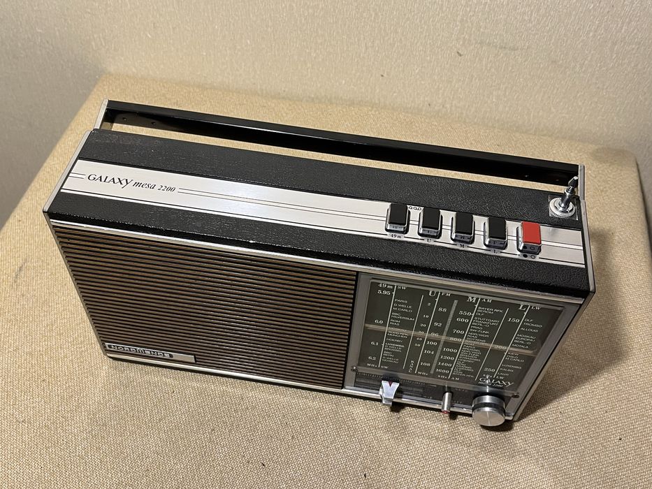 Немецкий радиоприемник 70-х NORDMENDE GALAXY MESA 2200