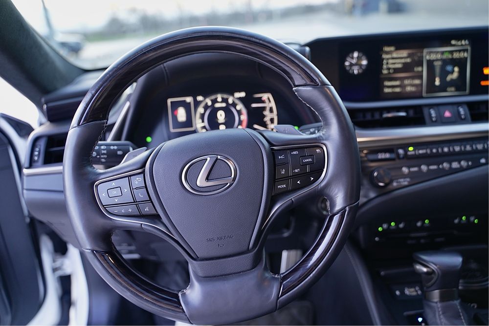 Lexus ES 350 2019