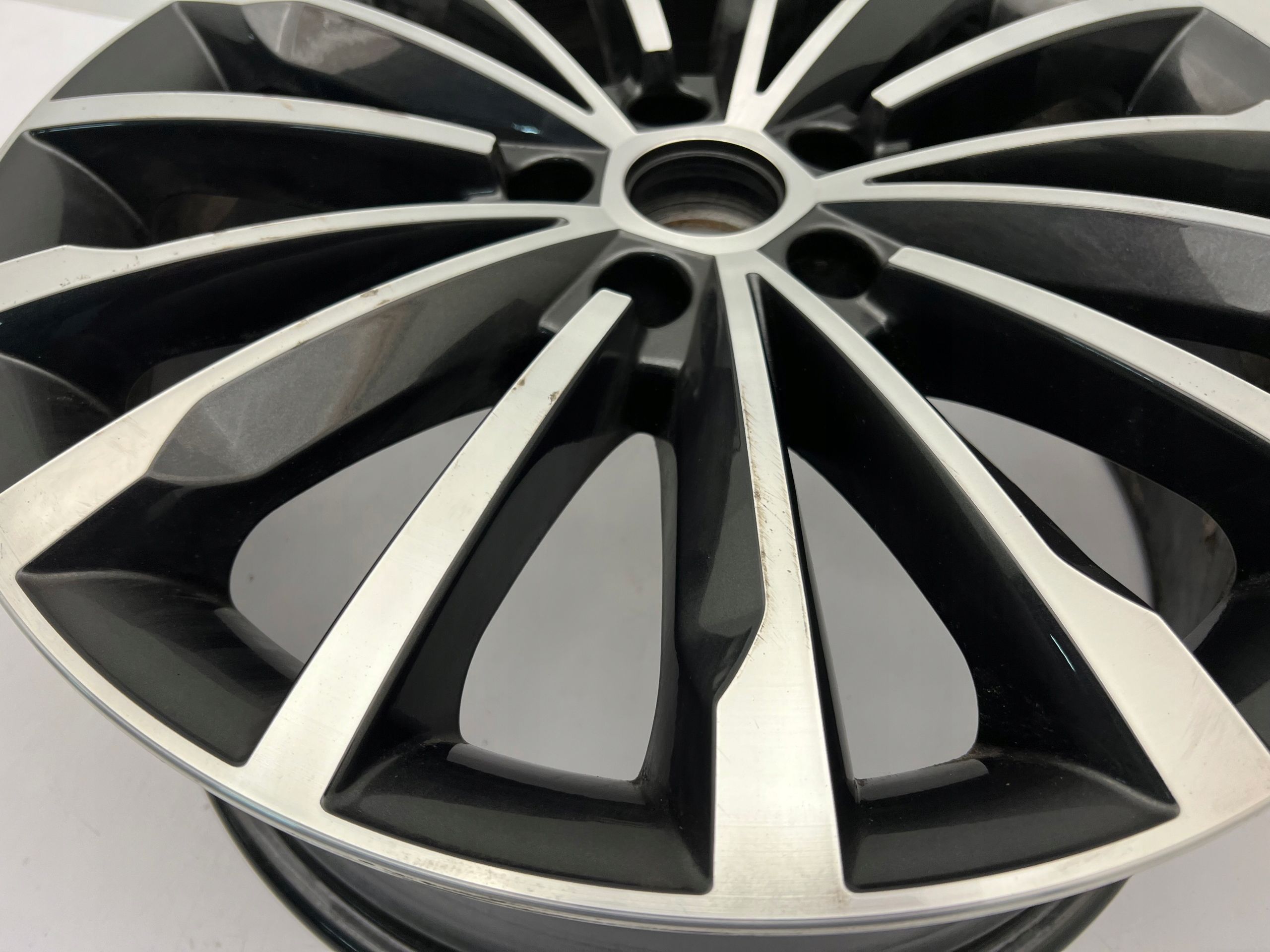 Skoda Kodiaq 565 Felga koło 7Jx18 ET43 5x112