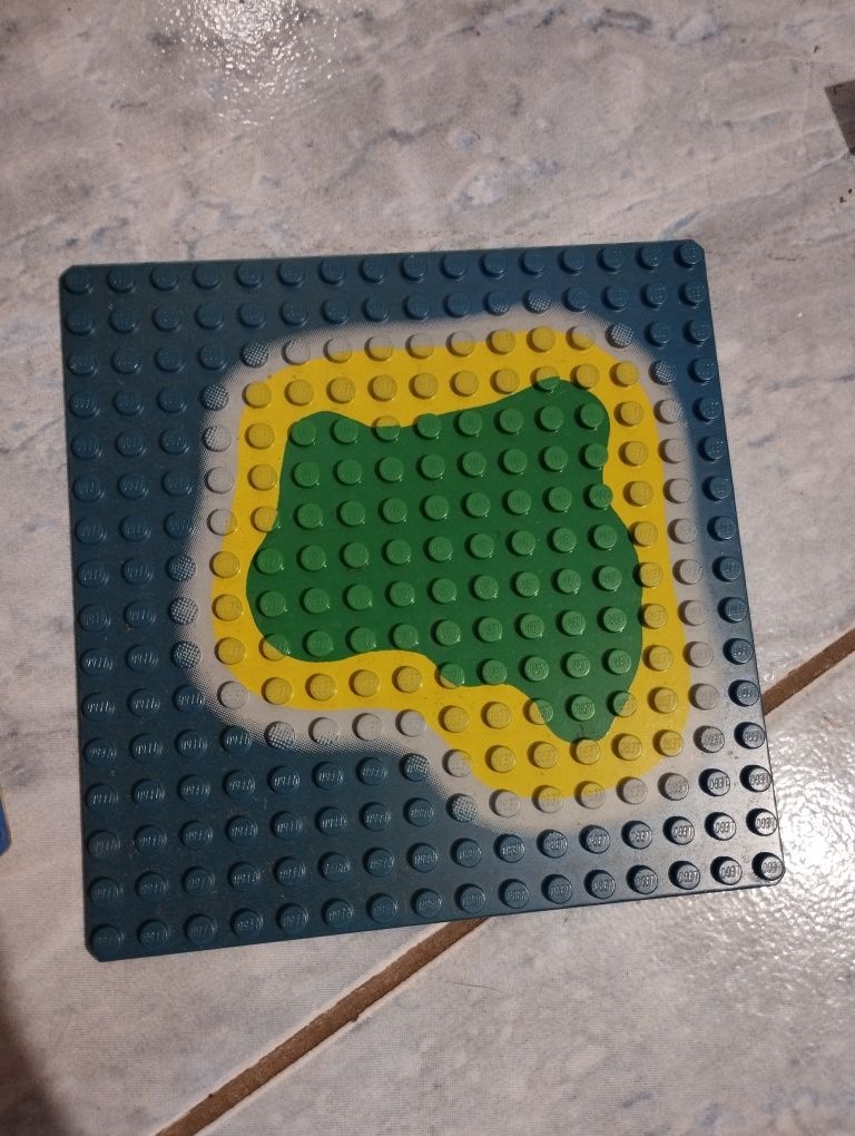 Sprzedam (2)Lego płytki wyspa piracka plaża