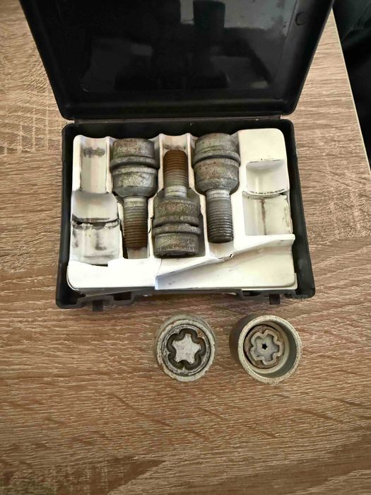 Секретки болти болт Ауди Кью 5  Audi Q5 E-TRON Q3 Q7 Q8