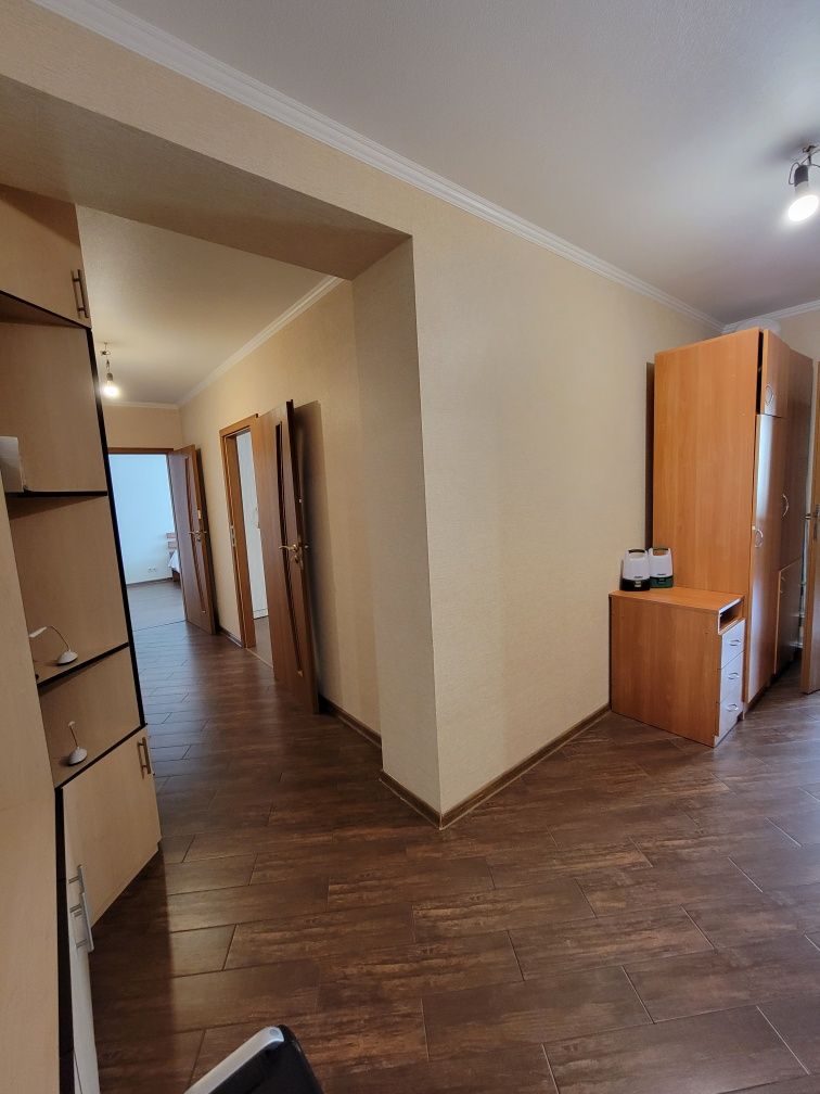 Квартира 2 к. 74.4 кв.м Виставка. 2010р +380 98 415 8772 Миру 61/3б