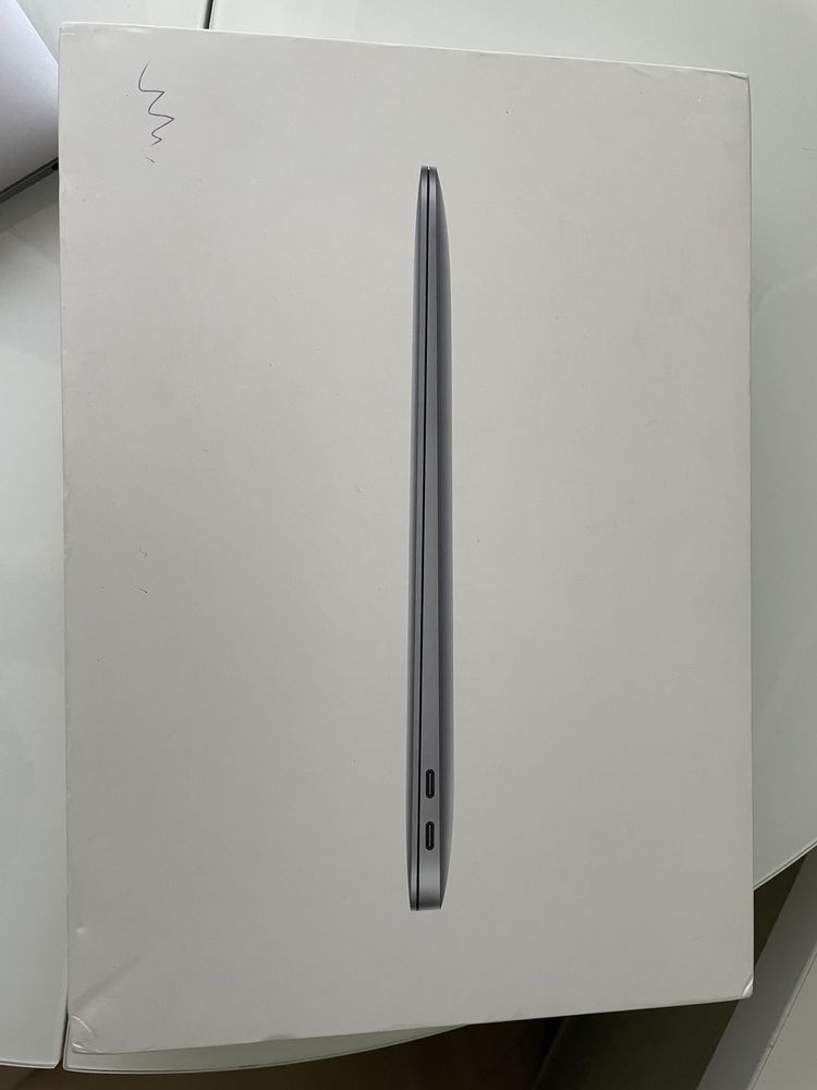 Macbook i3 13” 256 GB Оригінал Б/У