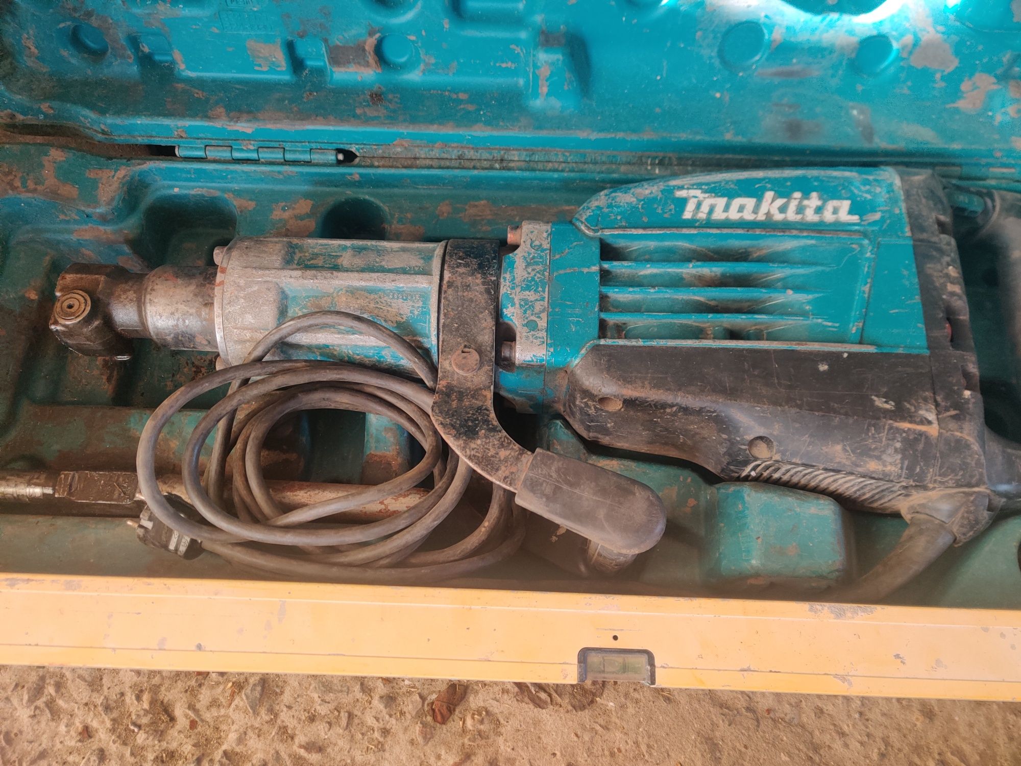 Отбойник Makita HM 1307C