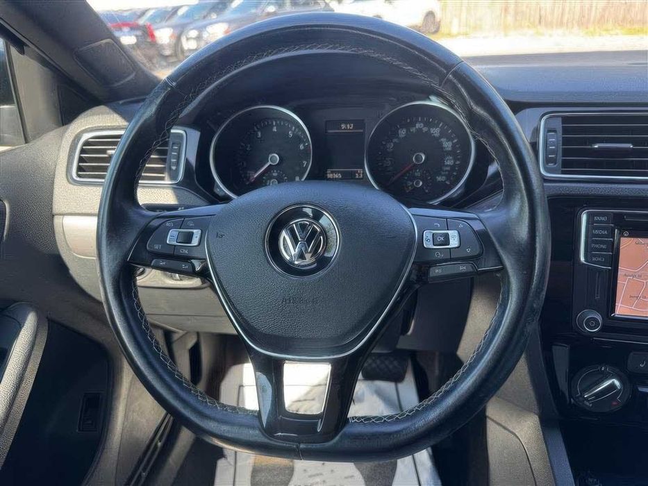 Volkswagen Jetta Sport      2016