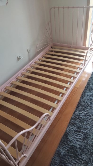Cama extensível IKEA rosa Minnen