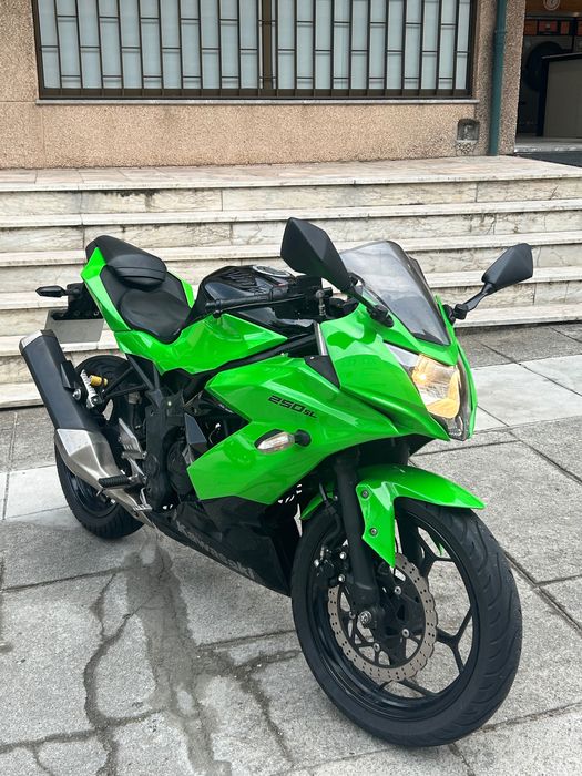 Kawasaki ninja 250cc, ano 2016, com cerca de 31.000 km.