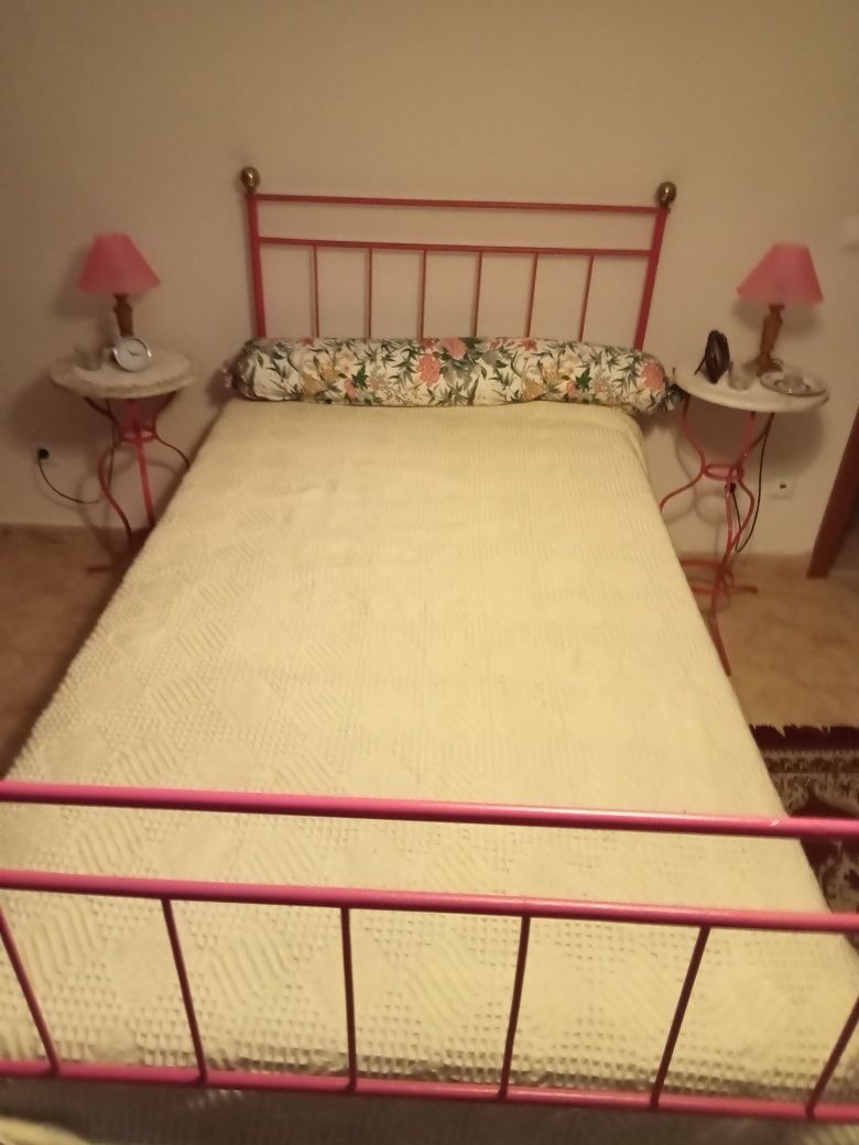 Cama de ferro termolacada rosa