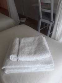 bed linen and bath sheets \ roupa de cama e lençóis de banho