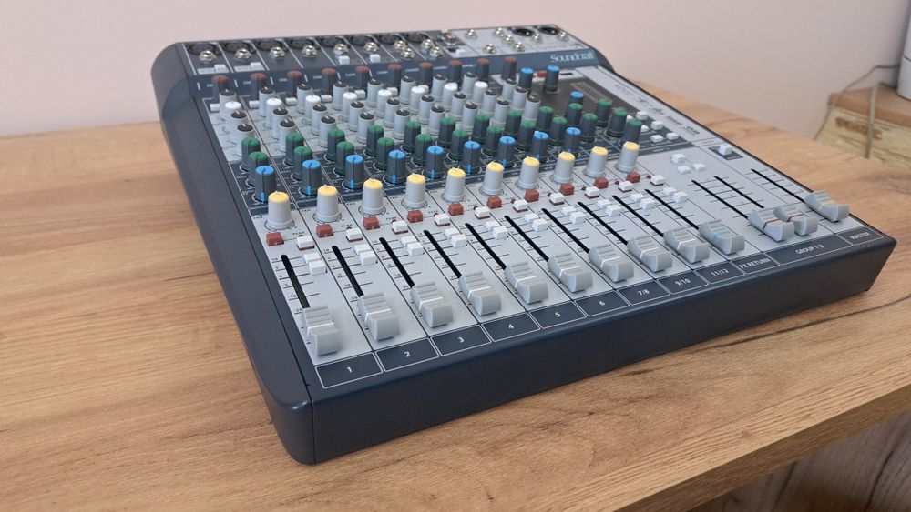 Мікшерний пульт Soundcraft Signature 12