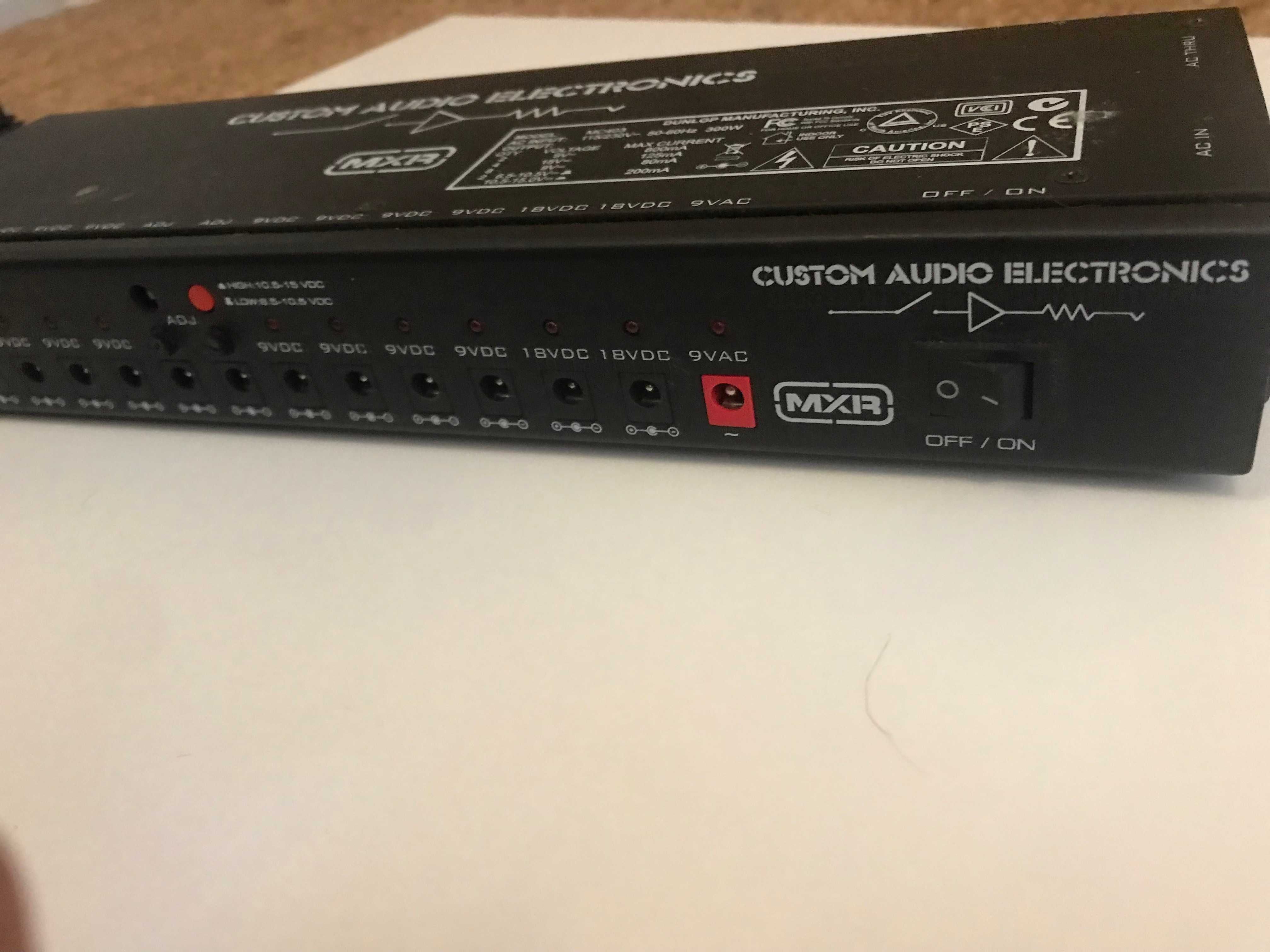 MXR Custom Audio Electronics MC403 Power System