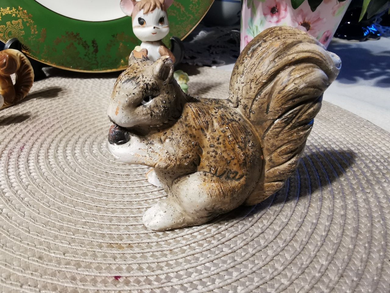 Figurki porcelanowe wiewiórki