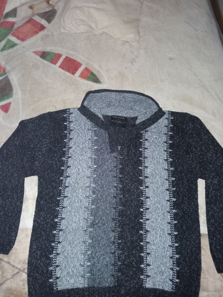 Wełniany sweter męski nowy.